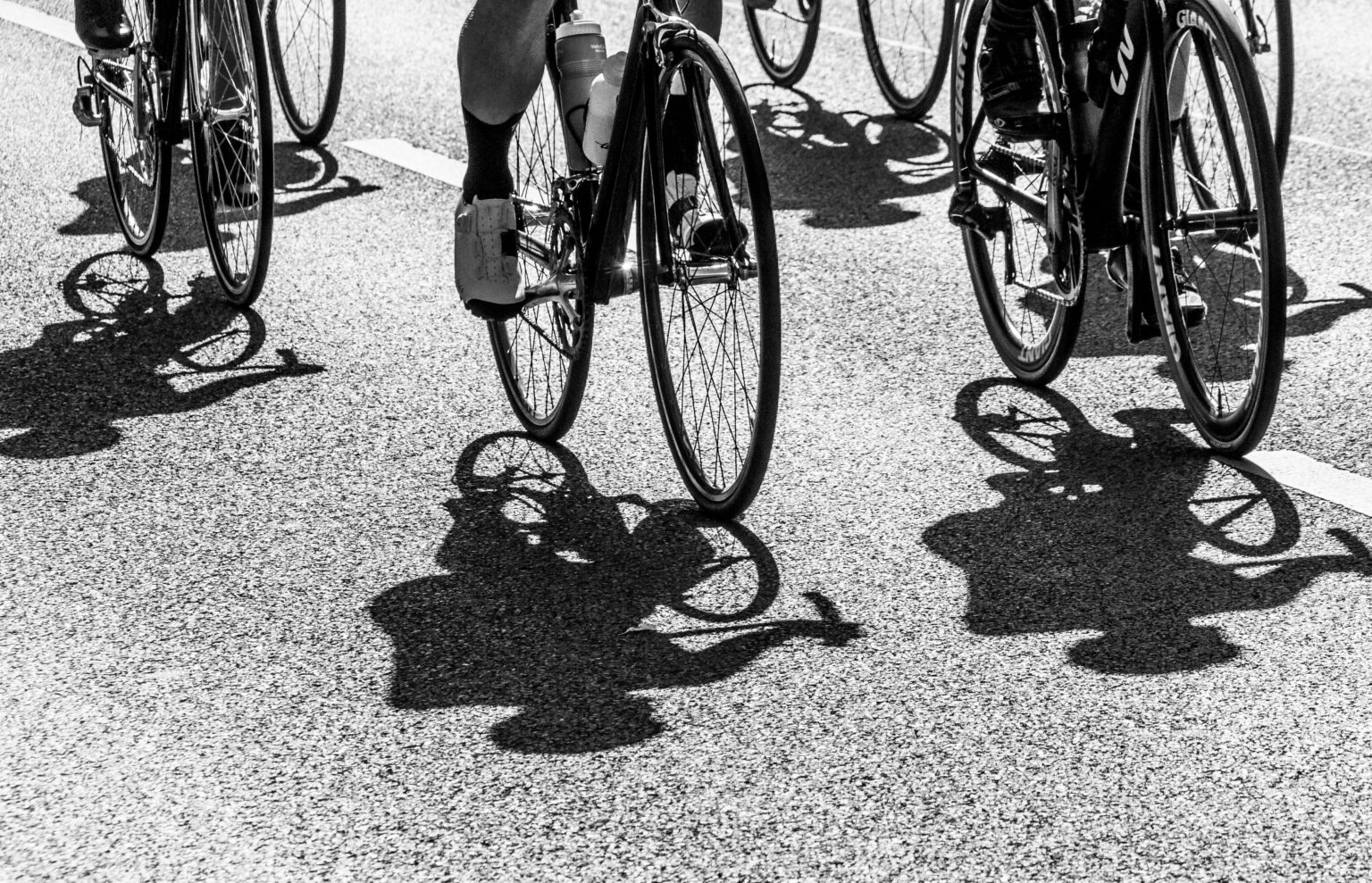 Group Training vs. Solo Rides: Finding the Right Balance for Your Race Goals
